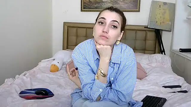 Snapshot of Iren chatting on 05.19.26 Iren online show from 05.19.26