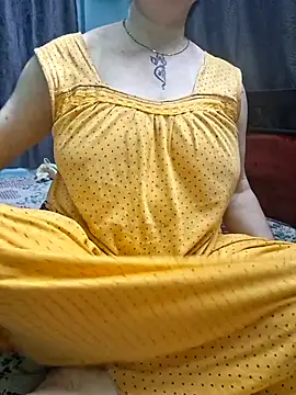 Snapshot of Raja_Ranii chatting on 11.22.25 Raja Ranii online show from 11.22.25