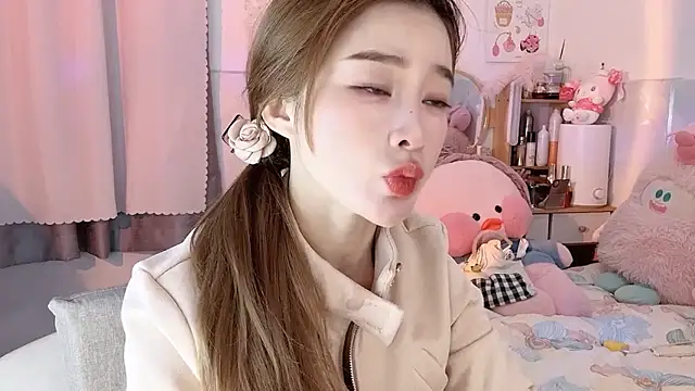 Snapshot of Carly_1 chatting on 12.28.24 Carly 1 online show from 12.28.24