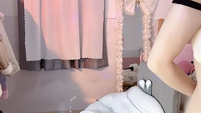 Snapshot of Carly_1 chatting on 12.28.24 Carly 1 online show from 12.28.24