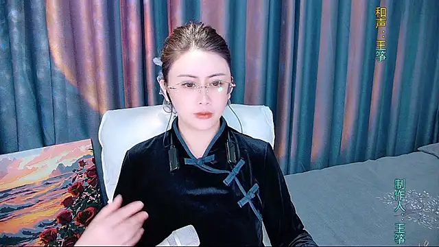 Snapshot of Daisy7_11 chatting on 12.04.25 Daisy7 11 online show from 12.04.25