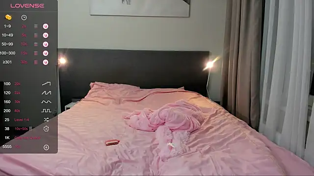 Snapshot of jesssicamooon chatting on 09.23.25 jesssicamooon online show from 09.23.25