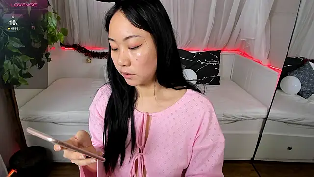 Snapshot of Inari_Okami_ chatting on 12.10.24 Inari Okami online show from 12.10.24