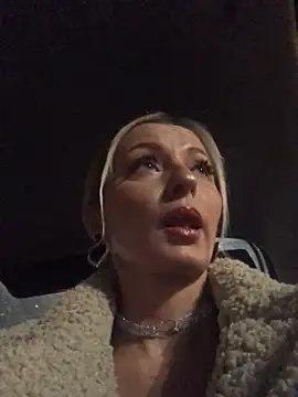 Snapshot of Diamond_Bunny_ chatting on 12.21.24 Diamond Bunny online show from 12.21.24