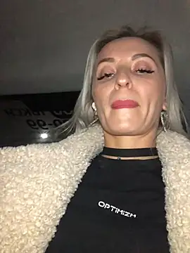 Snapshot of Diamond_Bunny_ chatting on 12.25.24 Diamond Bunny online show from 12.25.24