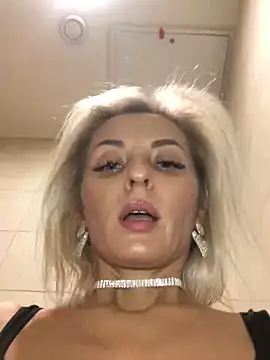 Snapshot of Diamond_Bunny_ chatting on 12.28.24 Diamond Bunny online show from 12.28.24