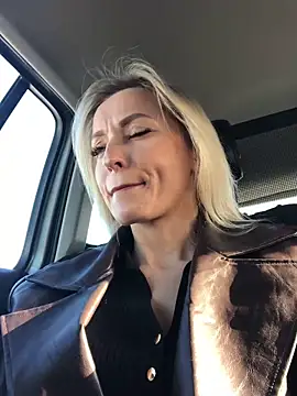 Snapshot of Diamond_Bunny_ chatting on 11.01.25 Diamond Bunny online show from 11.01.25