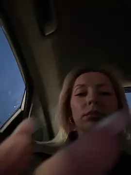 Snapshot of Diamond_Bunny_ chatting on 11.17.25 Diamond Bunny online show from 11.17.25