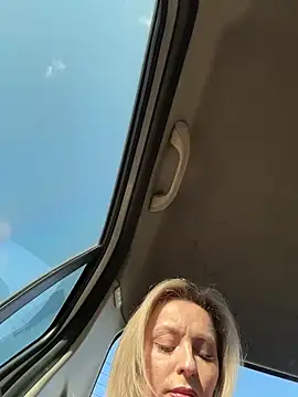 Diamond Bunny  online show from 02.20.26