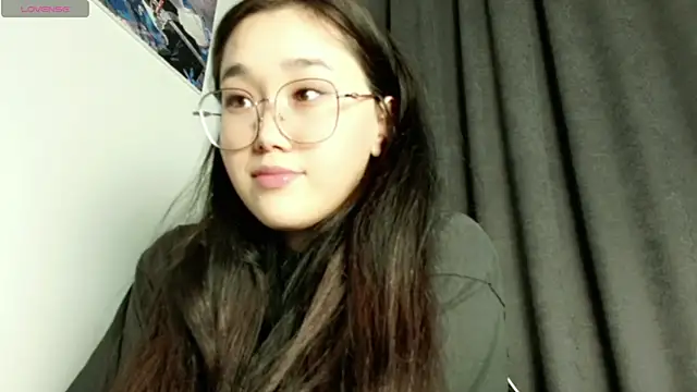 Snapshot of Jennatyan chatting on 03.05.25 Jennatyan online show from 03.05.25