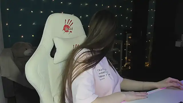 katie taylorr online show from 12.03.24