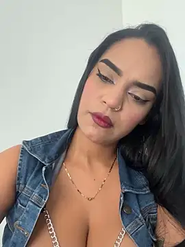 Sara-77 online show from 10.31.25