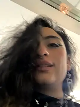 Lila Desiree online show from 01.05.25