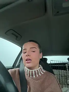 Snapshot of maisiesmithx chatting on 12.27.24 maisiesmithx online show from 12.27.24