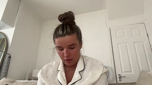 Snapshot of maisiesmithx chatting on 09.18.25 maisiesmithx online show from 09.18.25