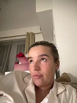 Snapshot of maisiesmithx chatting on 10.08.25 maisiesmithx online show from 10.08.25