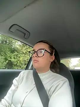 Snapshot of maisiesmithx chatting on 10.15.25 maisiesmithx online show from 10.15.25