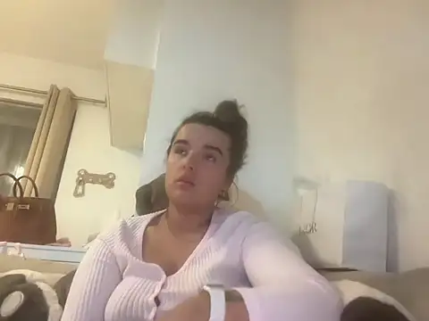 Snapshot of maisiesmithx chatting on 10.19.25 maisiesmithx online show from 10.19.25