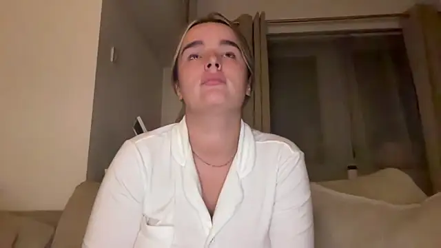 Snapshot of maisiesmithx chatting on 10.29.25 maisiesmithx online show from 10.29.25