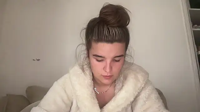 Snapshot of maisiesmithx chatting on 10.31.25 maisiesmithx online show from 10.31.25