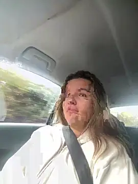 Snapshot of maisiesmithx chatting on 11.16.25 maisiesmithx online show from 11.16.25