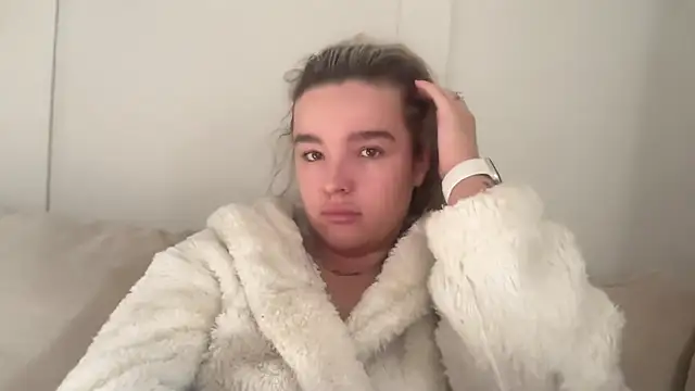 Snapshot of maisiesmithx chatting on 11.17.25 maisiesmithx online show from 11.17.25