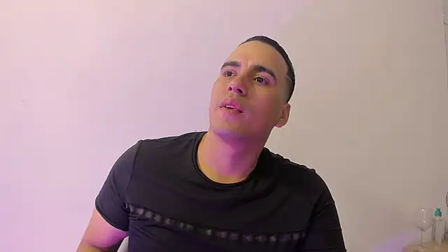 Snapshot of Vale_n_Matt chatting on 09.12.25 Vale n Matt online show from 09.12.25