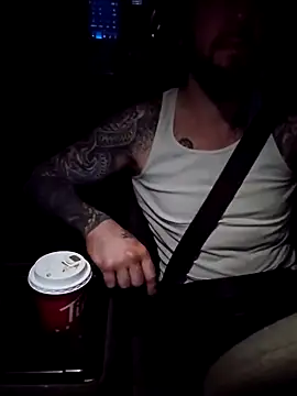 Snapshot of Beardedtattood chatting on 02.04.25 Beardedtattood online show from 02.04.25