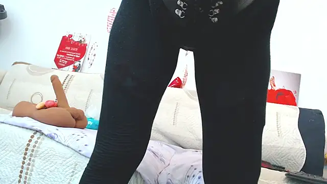 Snapshot of ForeverBarbie_ chatting on 03.23.25 ForeverBarbie online show from 03.23.25