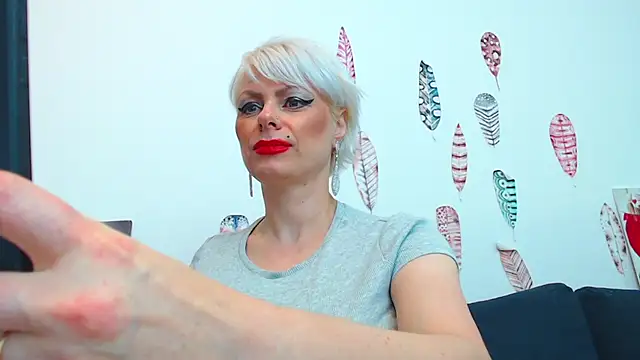 Snapshot of ForeverBarbie_ chatting on 09.19.25 ForeverBarbie online show from 09.19.25