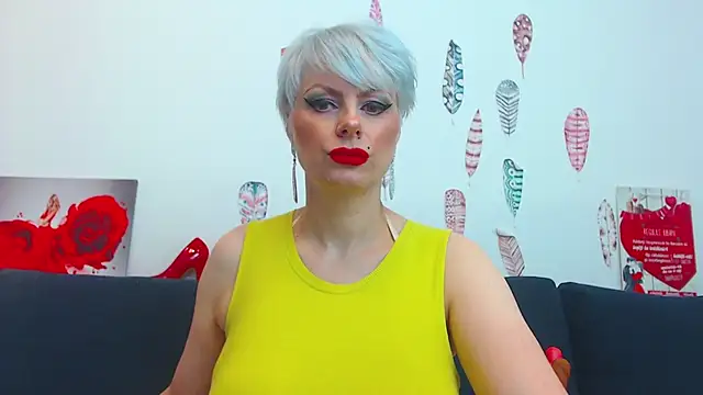 Snapshot of ForeverBarbie_ chatting on 10.13.25 ForeverBarbie online show from 10.13.25