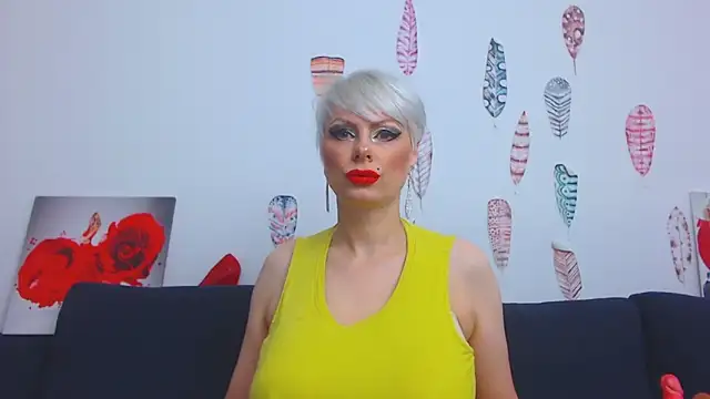 Snapshot of ForeverBarbie_ chatting on 10.20.25 ForeverBarbie online show from 10.20.25