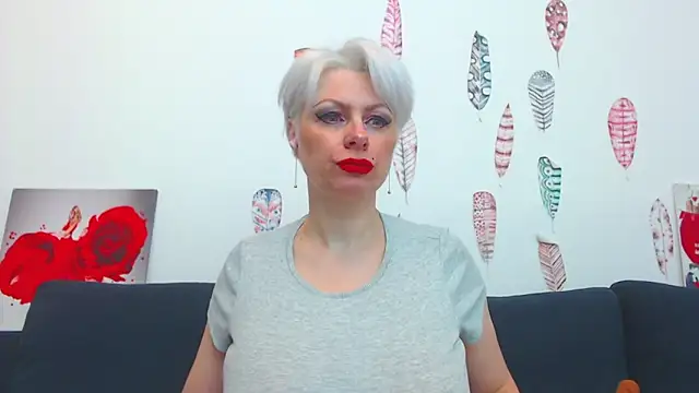 Snapshot of ForeverBarbie_ chatting on 11.16.25 ForeverBarbie online show from 11.16.25