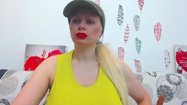 Snapshot of ForeverBarbie_ chatting on 12.15.25 ForeverBarbie online show from 12.15.25