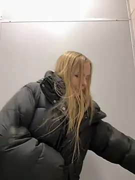 Snapshot of mur_girl chatting on 12.23.24 mur girl online show from 12.23.24