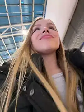 Snapshot of mur_girl chatting on 12.28.24 mur girl online show from 12.28.24