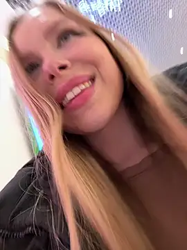 Snapshot of mur_girl chatting on 01.03.25 mur girl online show from 01.03.25