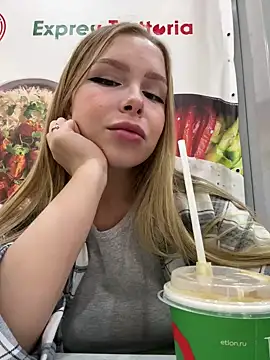 Snapshot of mur_girl chatting on 01.05.25 mur girl online show from 01.05.25