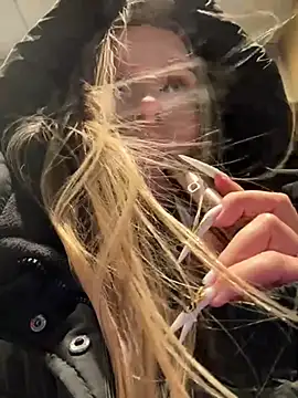 Snapshot of mur_girl chatting on 01.05.25 mur girl online show from 01.05.25