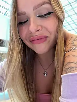 Snapshot of mur_girl chatting on 02.14.25 mur girl online show from 02.14.25