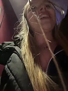 Snapshot of mur_girl chatting on 02.15.25 mur girl online show from 02.15.25