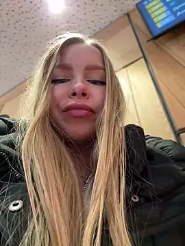 Snapshot of mur_girl chatting on 02.16.25 mur girl online show from 02.16.25