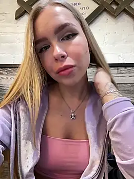 Snapshot of mur_girl chatting on 03.02.25 mur girl online show from 03.02.25