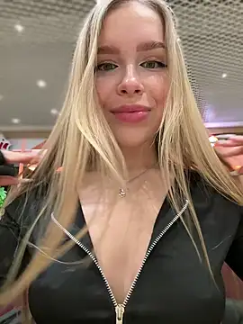 Snapshot of mur_girl chatting on 03.06.25 mur girl online show from 03.06.25