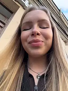 Snapshot of mur_girl chatting on 10.11.25 mur girl online show from 10.11.25