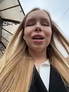 Snapshot of mur_girl chatting on 11.05.25 mur girl online show from 11.05.25