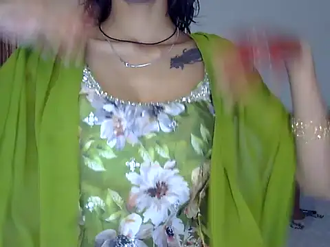 Snapshot of MAAYRA_09 chatting on 10.11.25 MAAYRA 09 online show from 10.11.25