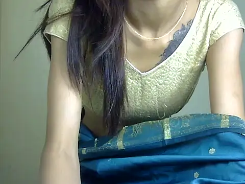 MAAYRA 09 online show from 04.11.26