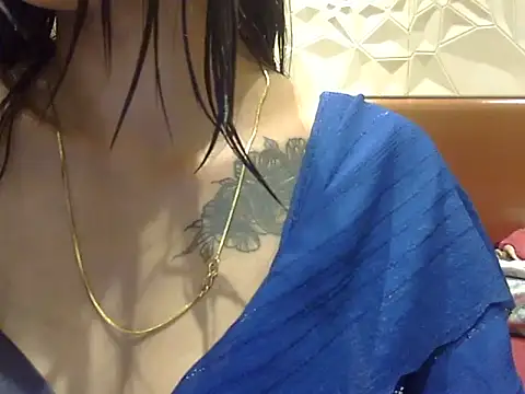 MAAYRA 09 online show from 08.06.26