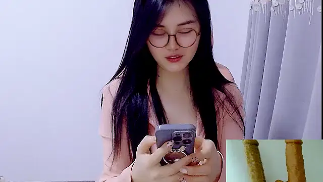 Snapshot of Little-sweet chatting on 12.14.25 Little-sweet online show from 12.14.25